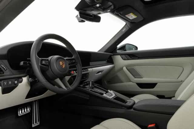 Porsche 911 (2026) thumbnail 3