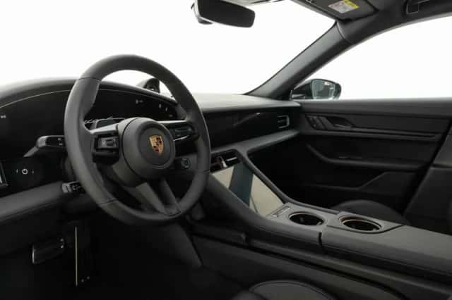 Porsche Taycan (2026) thumbnail 3
