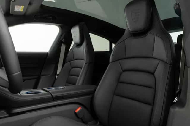Porsche Taycan (2026) thumbnail 4