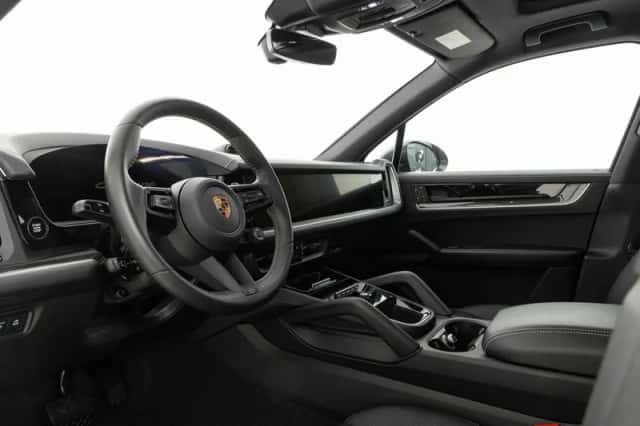Porsche Cayenne (2025) thumbnail 3