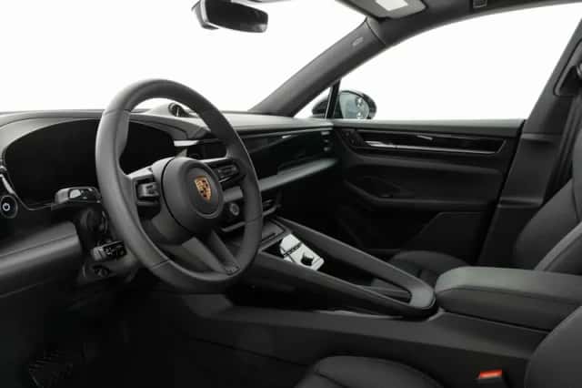 Porsche Macan (2026) thumbnail 3