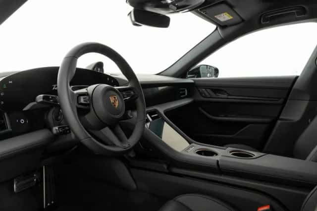 Porsche Taycan (2026) thumbnail 3