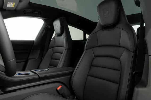 Porsche Taycan (2026) thumbnail 4