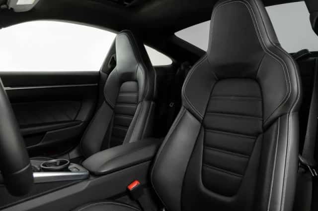 Porsche 911 (2023) thumbnail 4