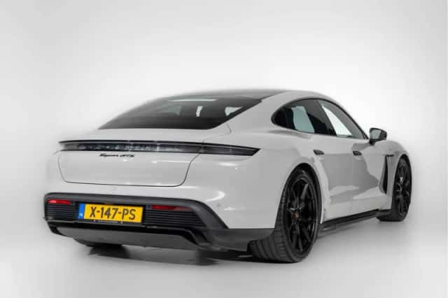 Porsche Taycan (2024) thumbnail 2