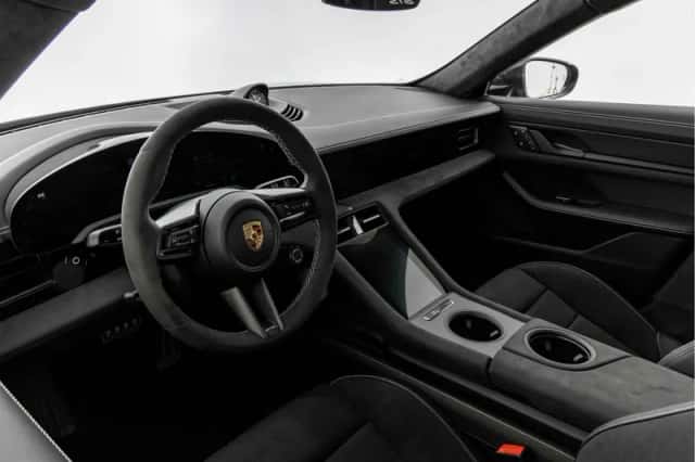 Porsche Taycan (2024) thumbnail 3