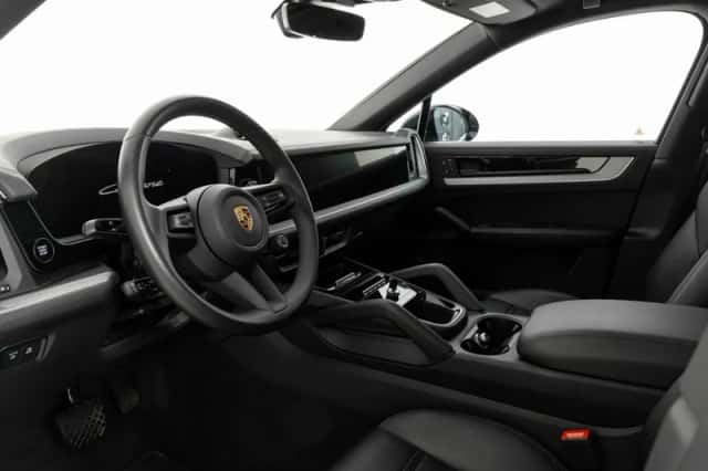Porsche Cayenne (2024) thumbnail 3