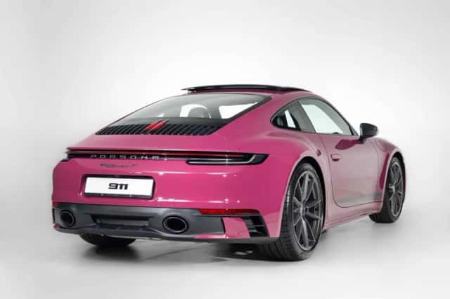Porsche 911 (2025) thumbnail 2