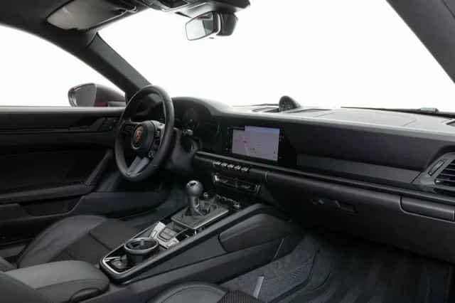 Porsche 911 (2025) thumbnail 3