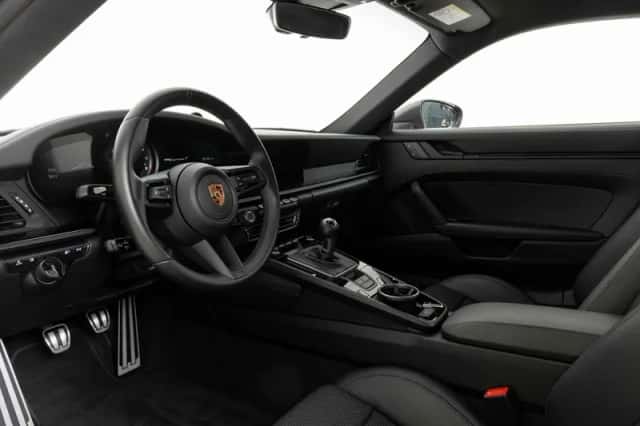 Porsche 911 (2025) thumbnail 3