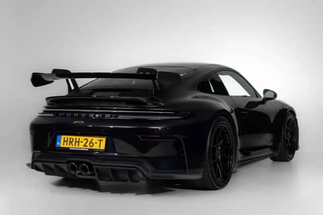 Porsche 911 (2025) thumbnail 2