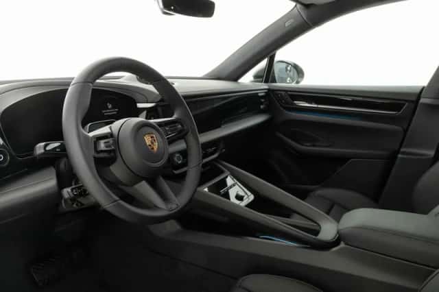 Porsche Macan (2026) thumbnail 3