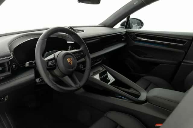 Porsche Macan (2026) thumbnail 3
