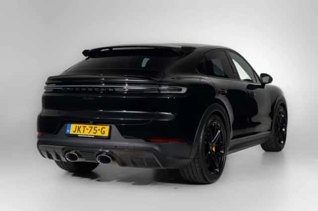 Porsche Cayenne (2025) thumbnail 2