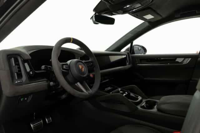 Porsche Cayenne (2025) thumbnail 3