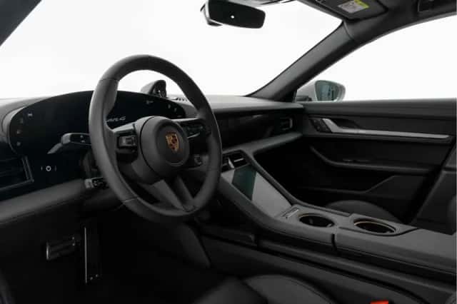 Porsche Taycan (2025) thumbnail 3