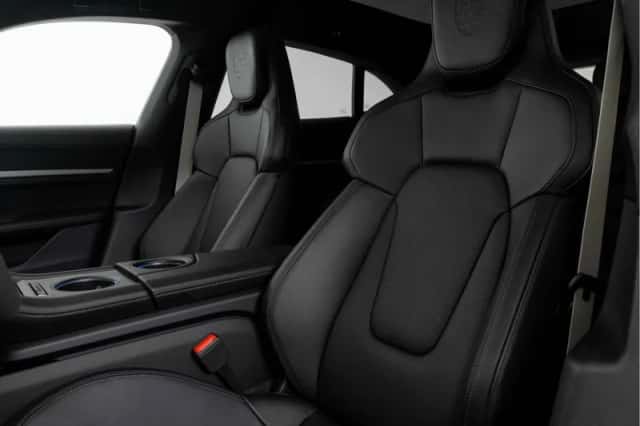 Porsche Taycan (2025) thumbnail 4