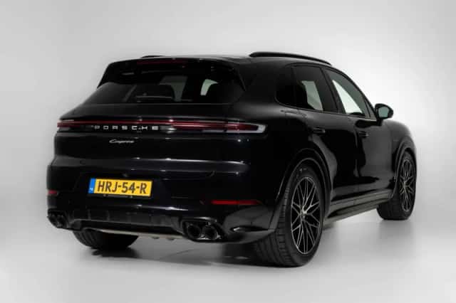 Porsche Cayenne (2025) thumbnail 2