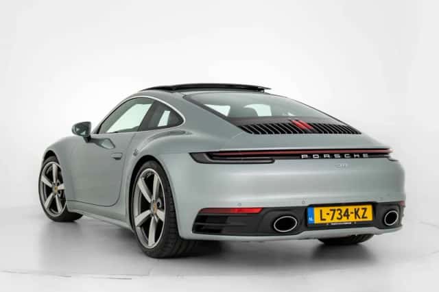 Porsche 911 (2021) thumbnail 2