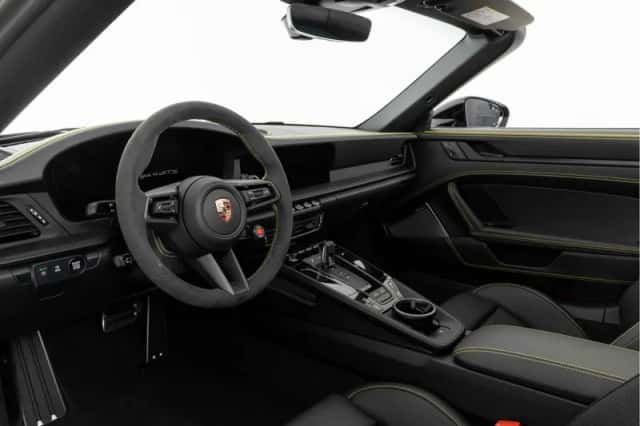 Porsche 911 (2026) thumbnail 3