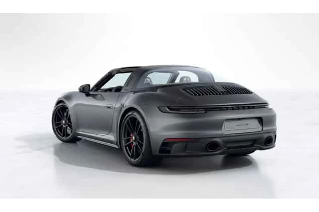 Porsche 911 (2023) thumbnail 2