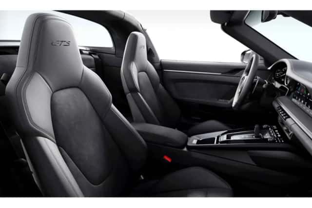 Porsche 911 (2023) thumbnail 4