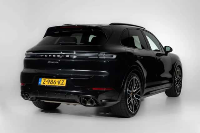 Porsche Cayenne (2024) thumbnail 2