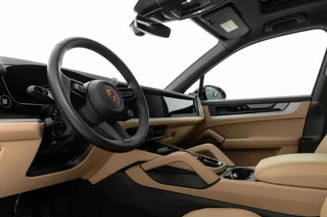 Porsche Cayenne (2024) thumbnail 3