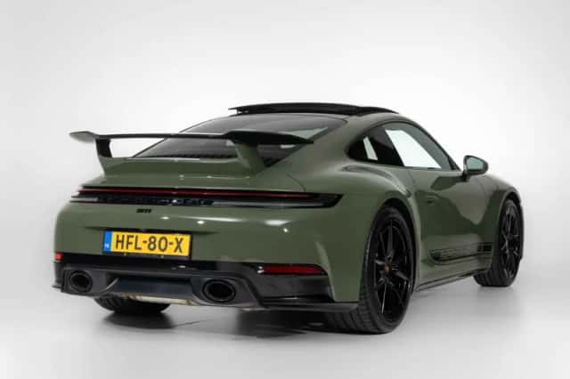 Porsche 911 (2025) thumbnail 2