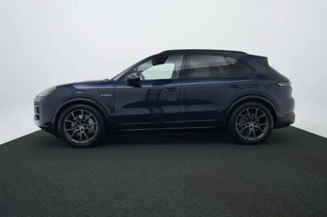 Porsche Cayenne (2025) thumbnail 2