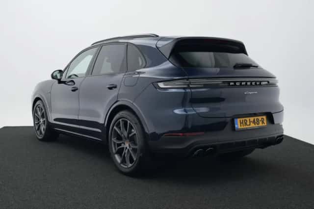 Porsche Cayenne (2025) thumbnail 3
