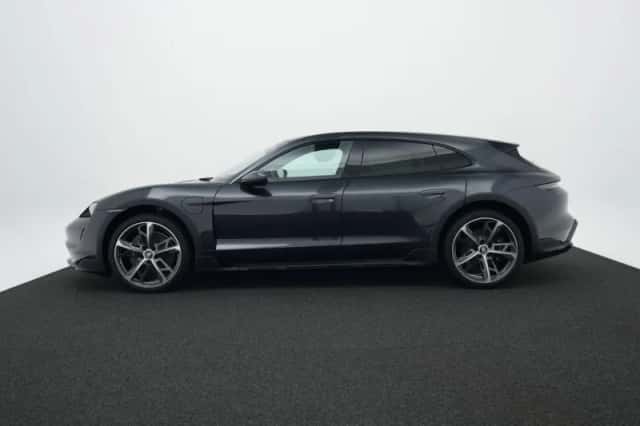 Porsche Taycan (2022) thumbnail 2