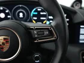 Porsche Taycan (2022) thumbnail 23