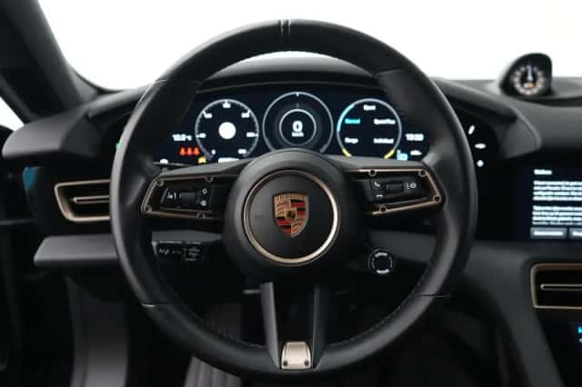 Porsche Taycan (2022) thumbnail 5