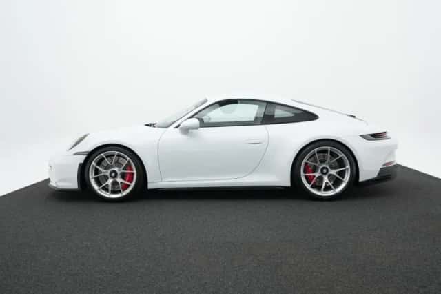 Porsche 911 (2023) thumbnail 2