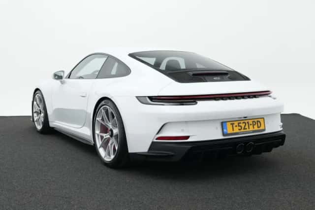 Porsche 911 (2023) thumbnail 3