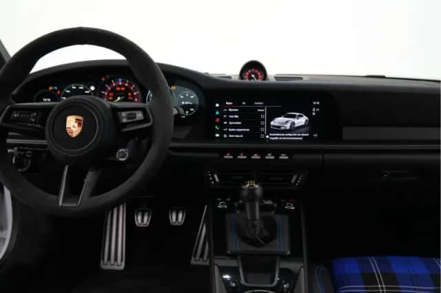 Porsche 911 (2023) thumbnail 6