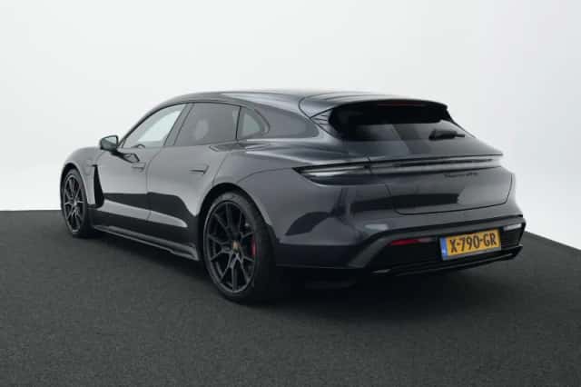 Porsche Taycan (2023) thumbnail 3