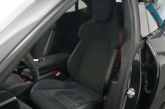 Porsche Taycan (2023) thumbnail 4