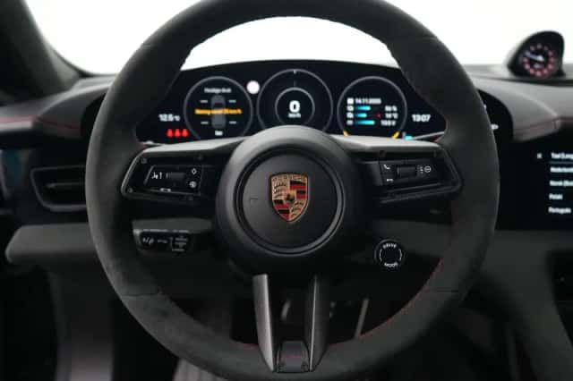 Porsche Taycan (2023) thumbnail 5
