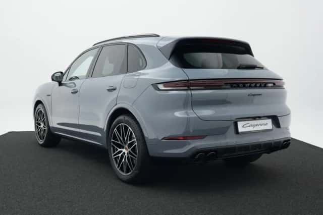 Porsche Cayenne (2026) thumbnail 3