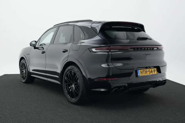 Porsche Cayenne (2025) thumbnail 3
