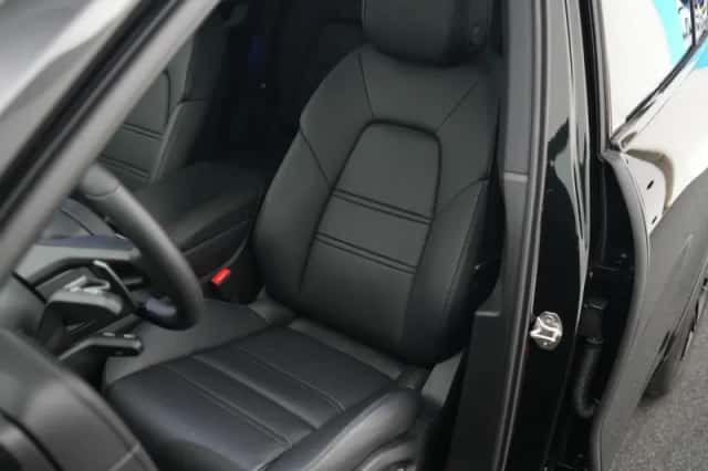 Porsche Cayenne (2025) thumbnail 4