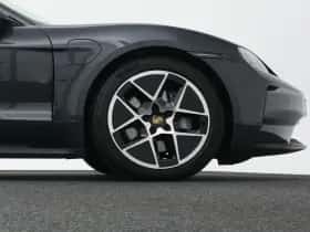 Porsche Taycan (2024) thumbnail 35