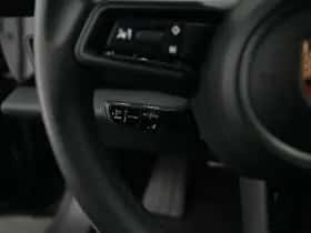 Porsche Taycan (2024) thumbnail 9