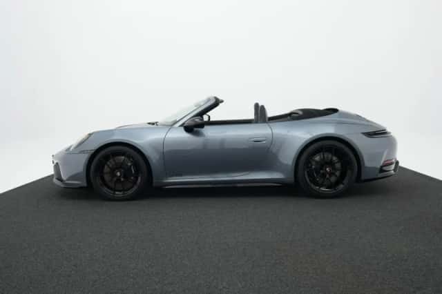 Porsche 911 (2024) thumbnail 2