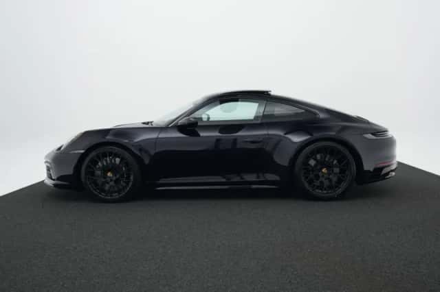 Porsche 911 (2023) thumbnail 2