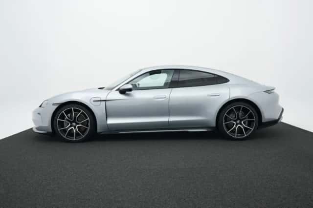Porsche Taycan (2025) thumbnail 2