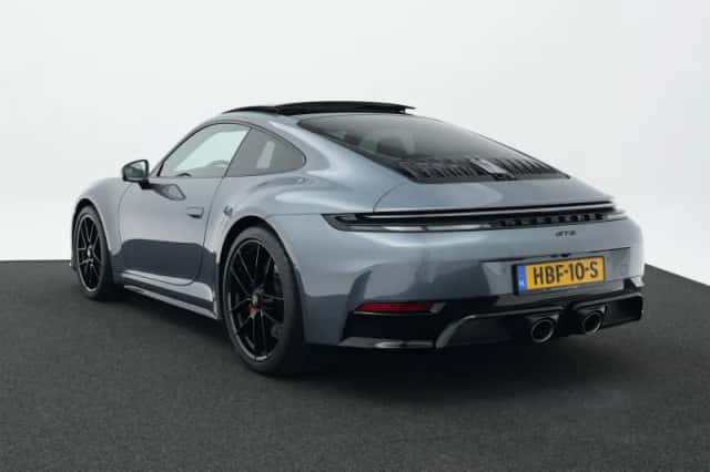 Porsche 911 (2025) thumbnail 3