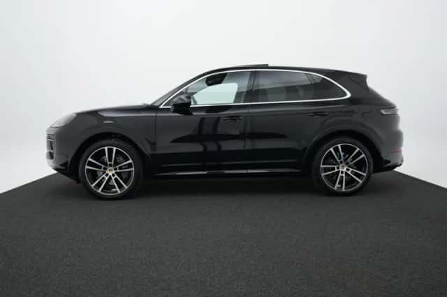 Porsche Cayenne (2024) thumbnail 2